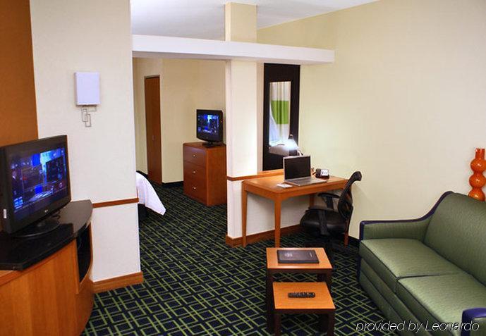 Fairfield Inn & Suites By Marriott Selma Kingsburg Room photo